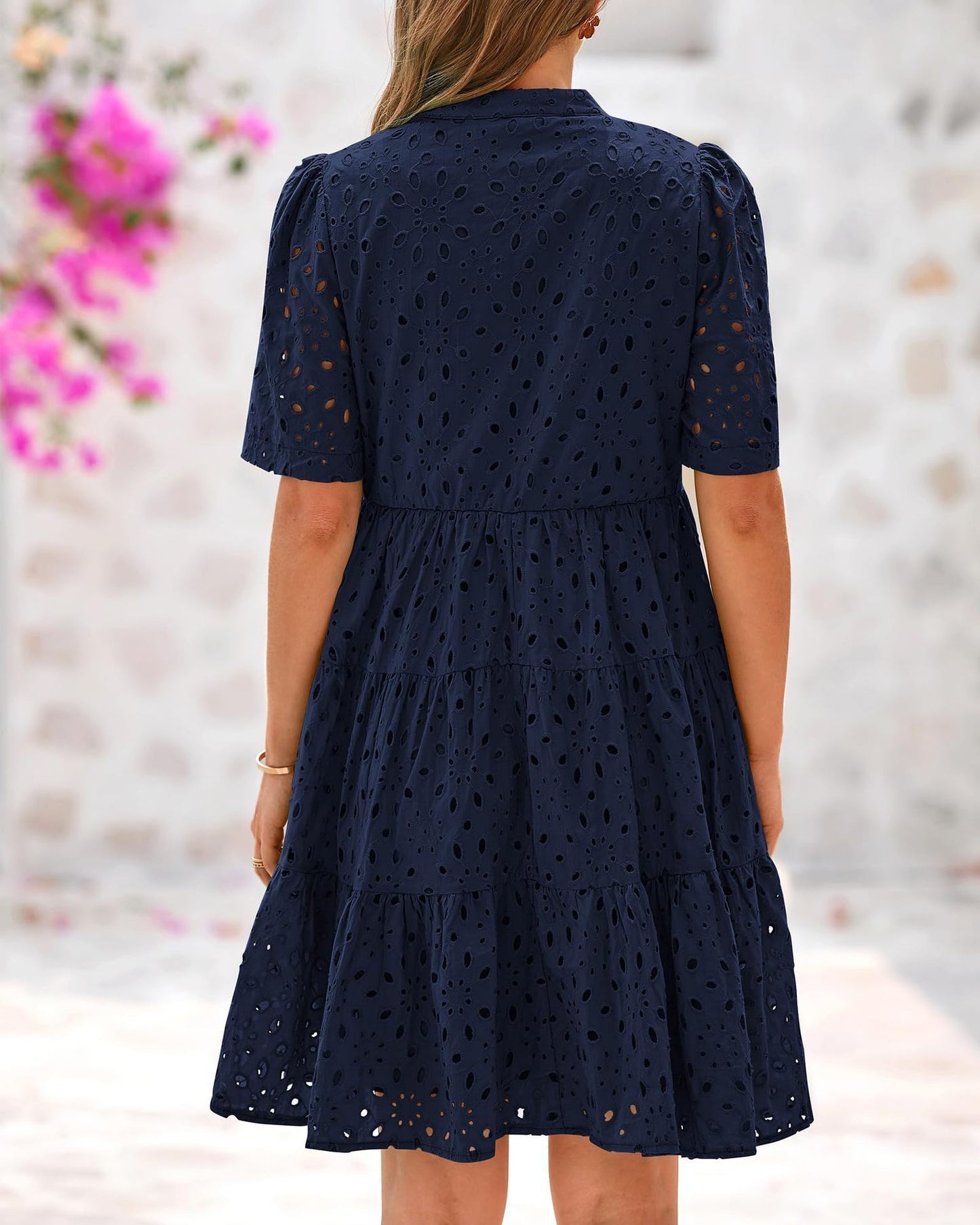 Robe en dentelle creuse à col en V