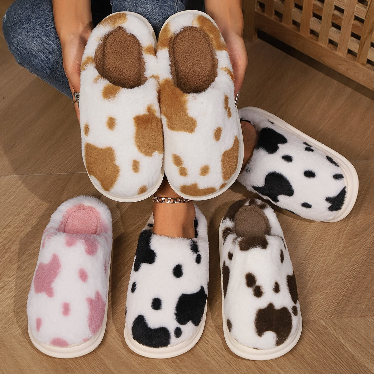 Pantoufles en peluche à pois de vache