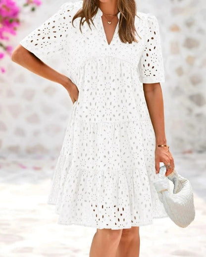 Robe en dentelle creuse à col en V