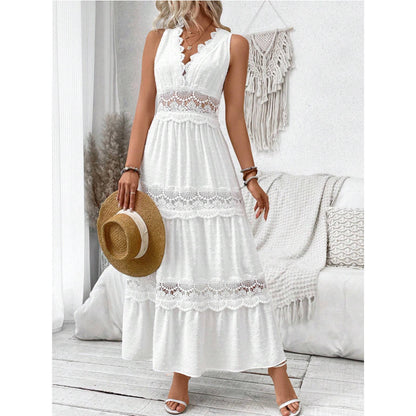 Robe à dentelle et col en V