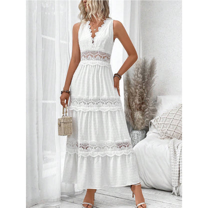 Robe à dentelle et col en V