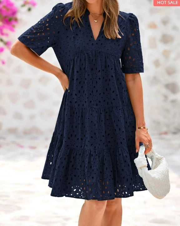 Robe en dentelle creuse à col en V - FEMME FATALE