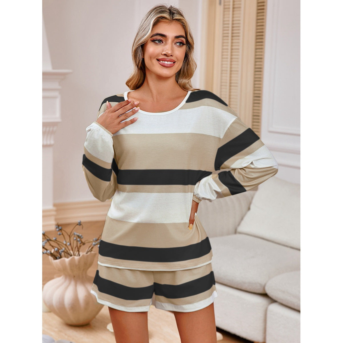 Ensemble Glamour Haut Rayé et Short Séduisant