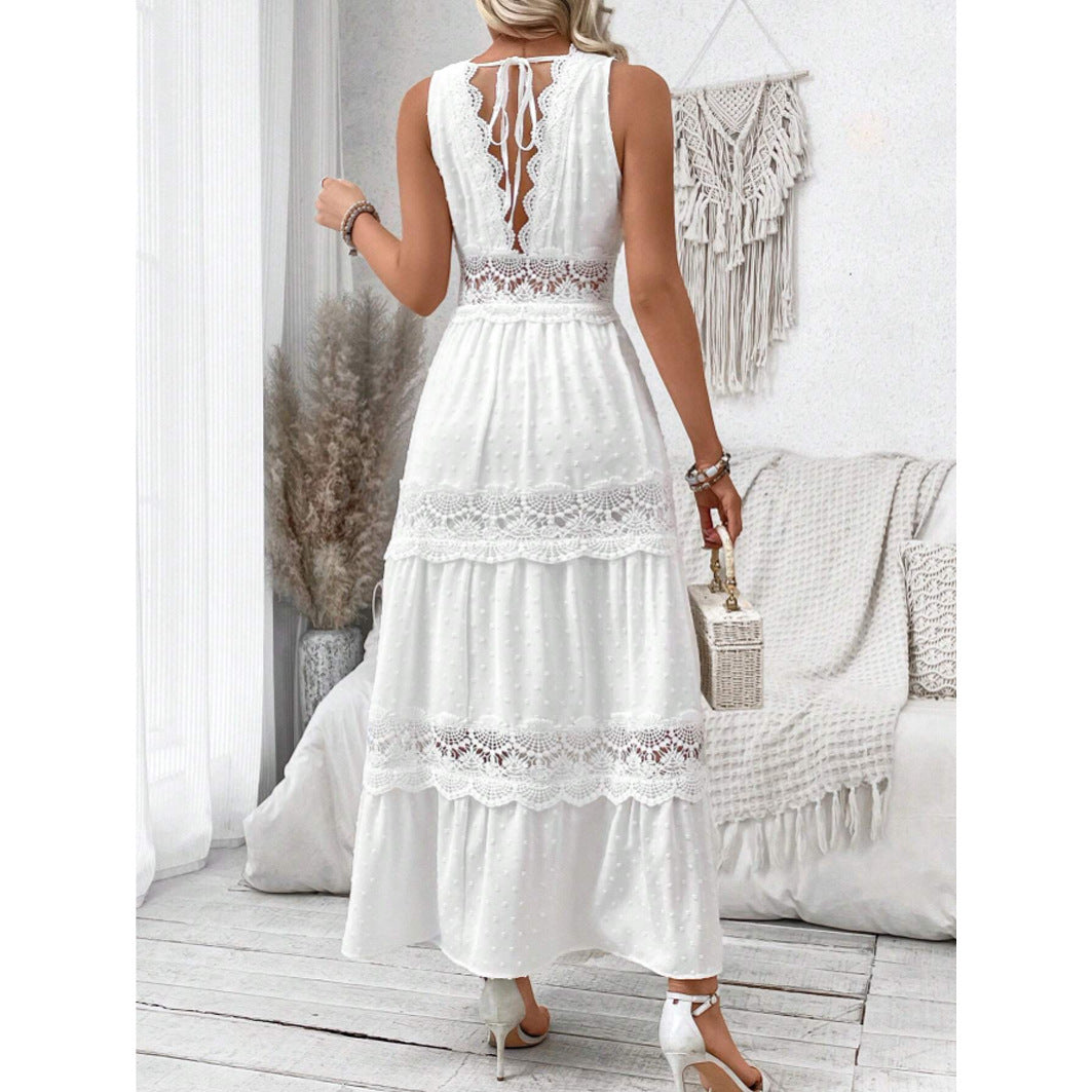 Robe à dentelle et col en V