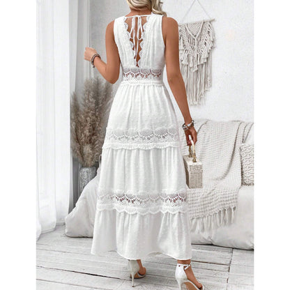 Robe à dentelle et col en V