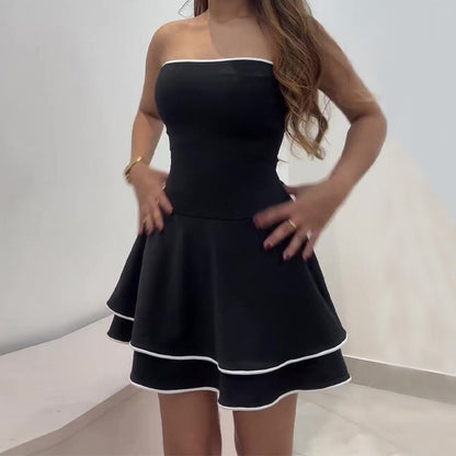 Mini Robe Noire à Volants avec Finitions Blanches