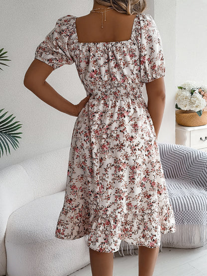 Robe Imprimé Floral – Col Carré et Volants Élégants