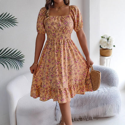 Robe Imprimé Floral – Col Carré et Volants Élégants