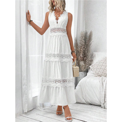 Robe à dentelle et col en V
