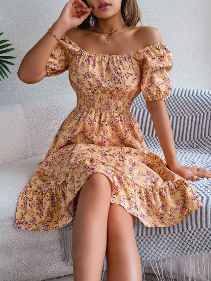 Robe Imprimé Floral – Col Carré et Volants Élégants