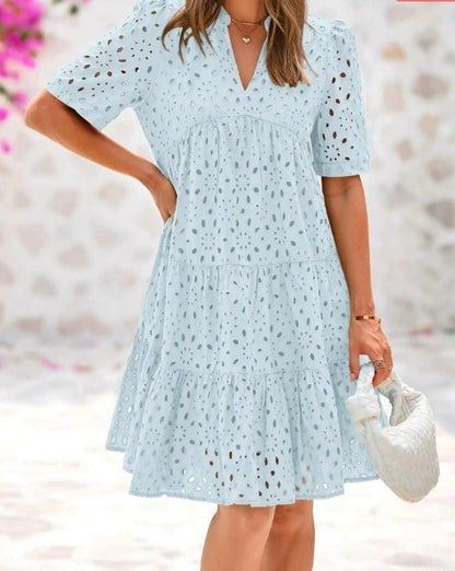 Robe en dentelle creuse à col en V