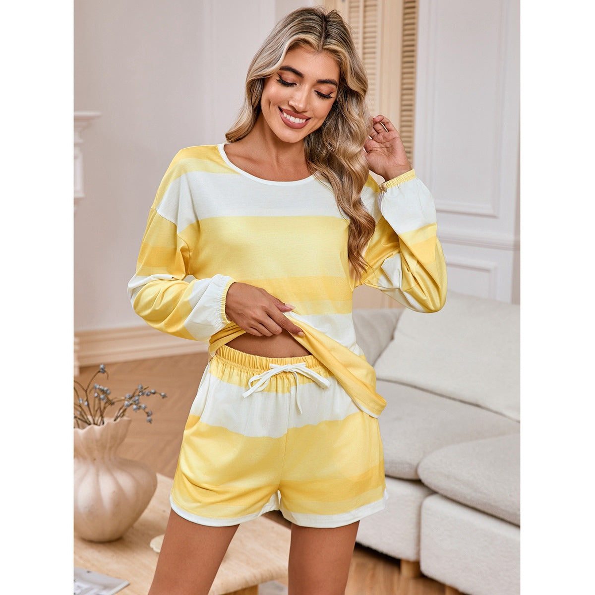 Ensemble Glamour Haut Rayé et Short Séduisant